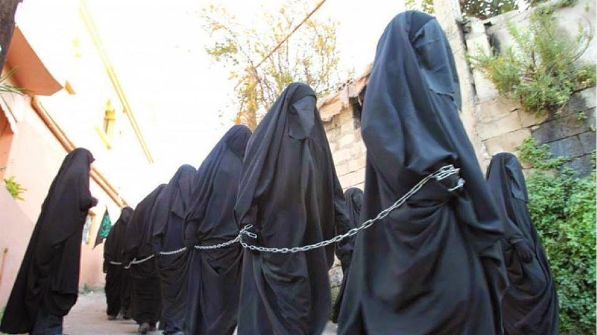 داعش يحرق 19 فتاة